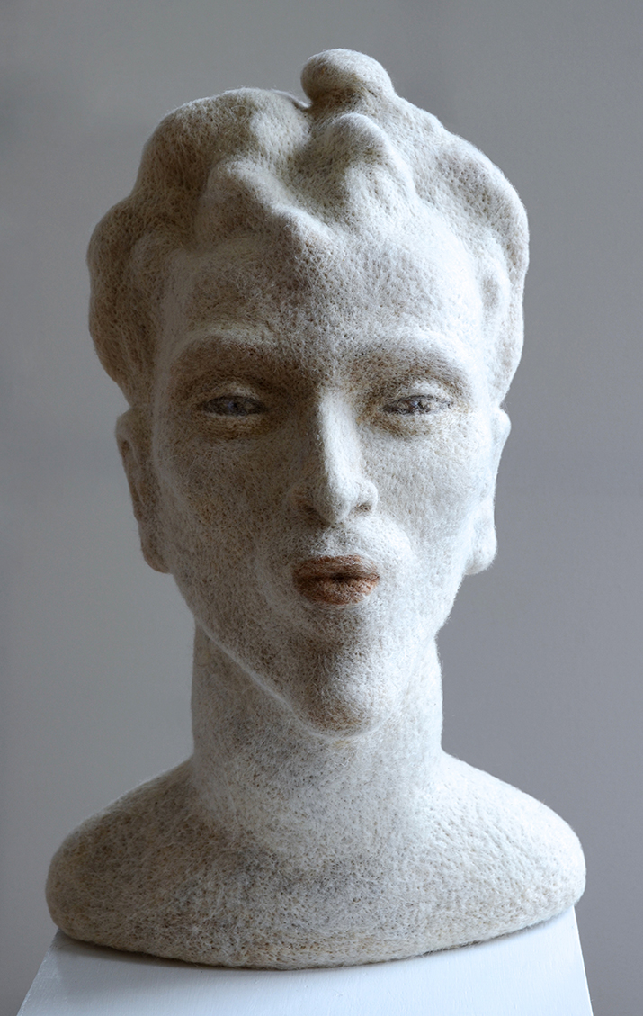 Stefanie Ehrenfried Fontaine II , 2013 - 2019 , Schafwolle nadelgefilzt, 50 cm x 33 cm x 28 cm, Preis auf Anfrage, Galerie Cyprian Brenner