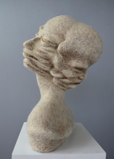 Stafanie Ehrenfried, A und O, 2022, Schafwolle, nadelgefilzt, 44 cm x 33 cm x 24 cm, Preis auf Anfrage