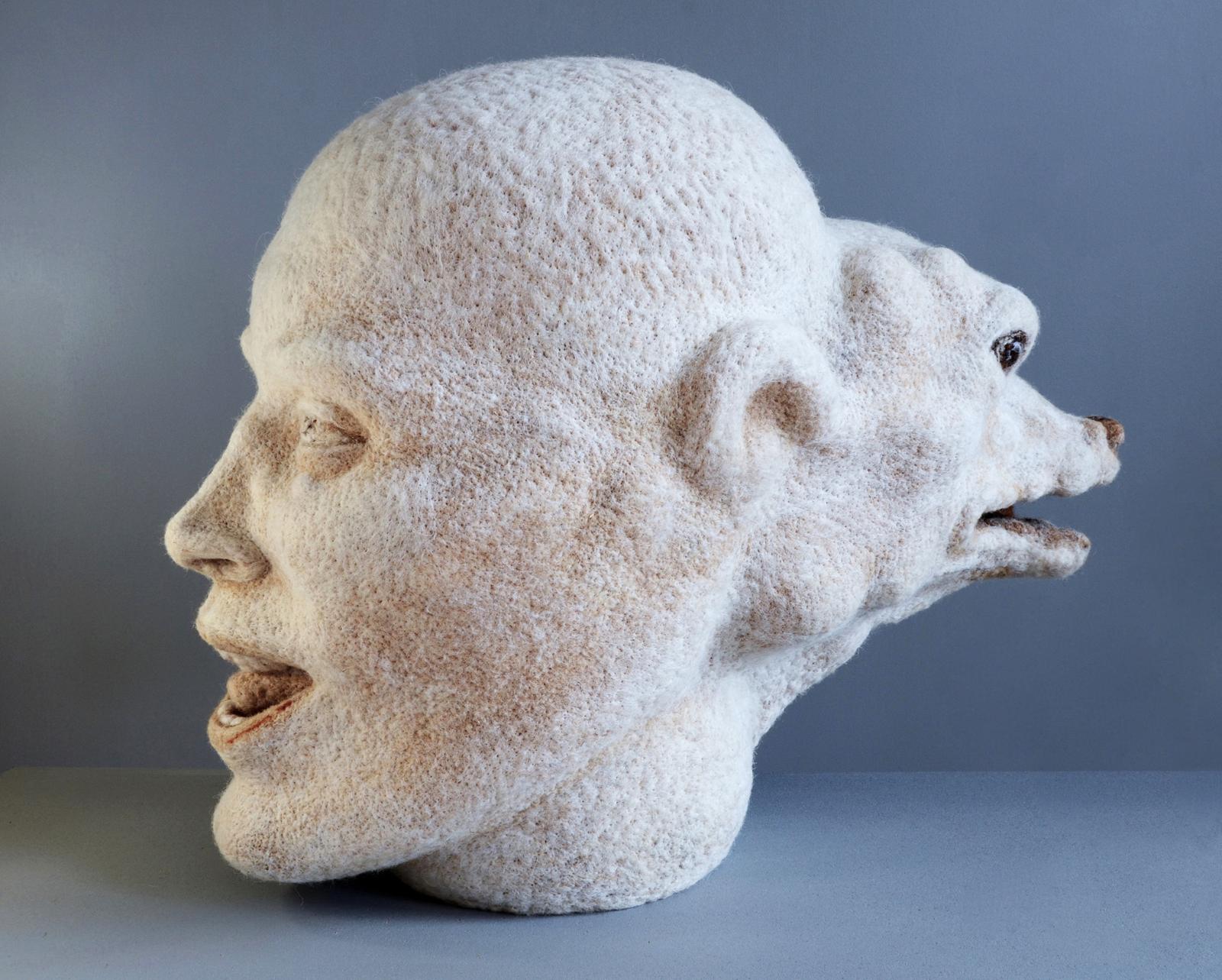 Stefanie Ehrenfried, Beschützer, 2011-2019, Schafwolle, nadelgefilzt, 55 cm x 38 cm x 70 cm, Preis auf Anfrage, Galerie Cyprian Brenner