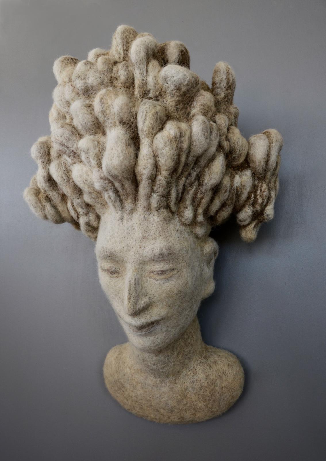 Stefanie Ehrenfried, O.T. (Januar), 2023, Schafwolle, nadelgefilzt, 50 cm x 35 cm x 22 cm, Preis auf Anfrage, SüdWestGalerie