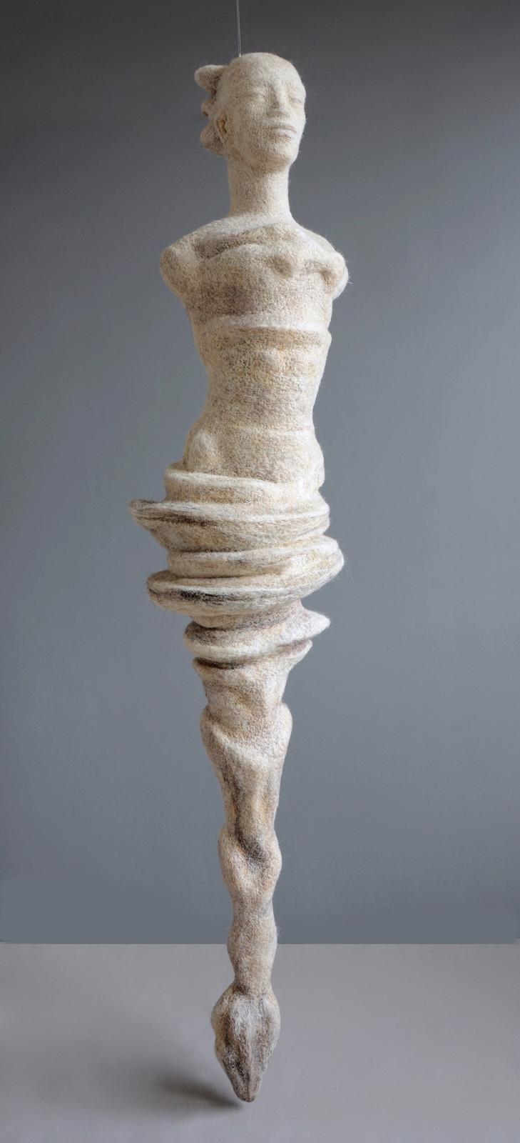 Stefanie Ehrenfried, o.T. (aufsteigend), 2014/2016, Schafwolle, nadelgefilzt, 170 cm x 34 cm x 34 cm, Preis auf Anfrage, ehs00kü, Galerie Cyprian Brenner