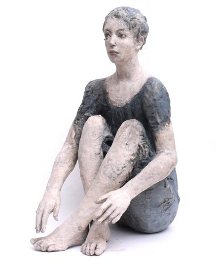 Silvia Siemes, Grosse Sitzende, Terrakotta, gebrannt, Höhe 73cm, Preis auf Anfrage, SüdWestGalerie