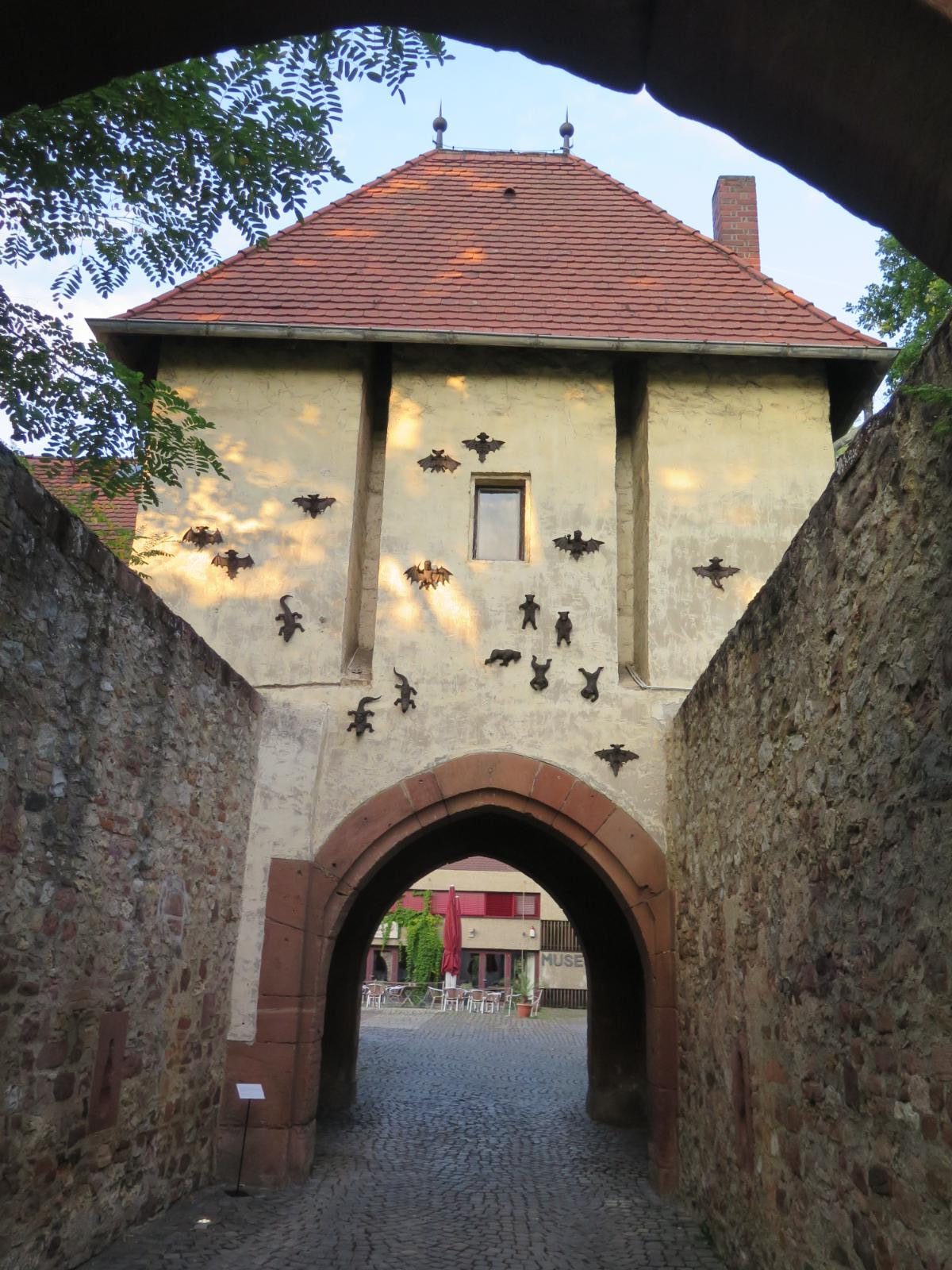 Jan Thomas, Installationsansicht, Bears, bats and crocodiles , Museum Rüsselsheim