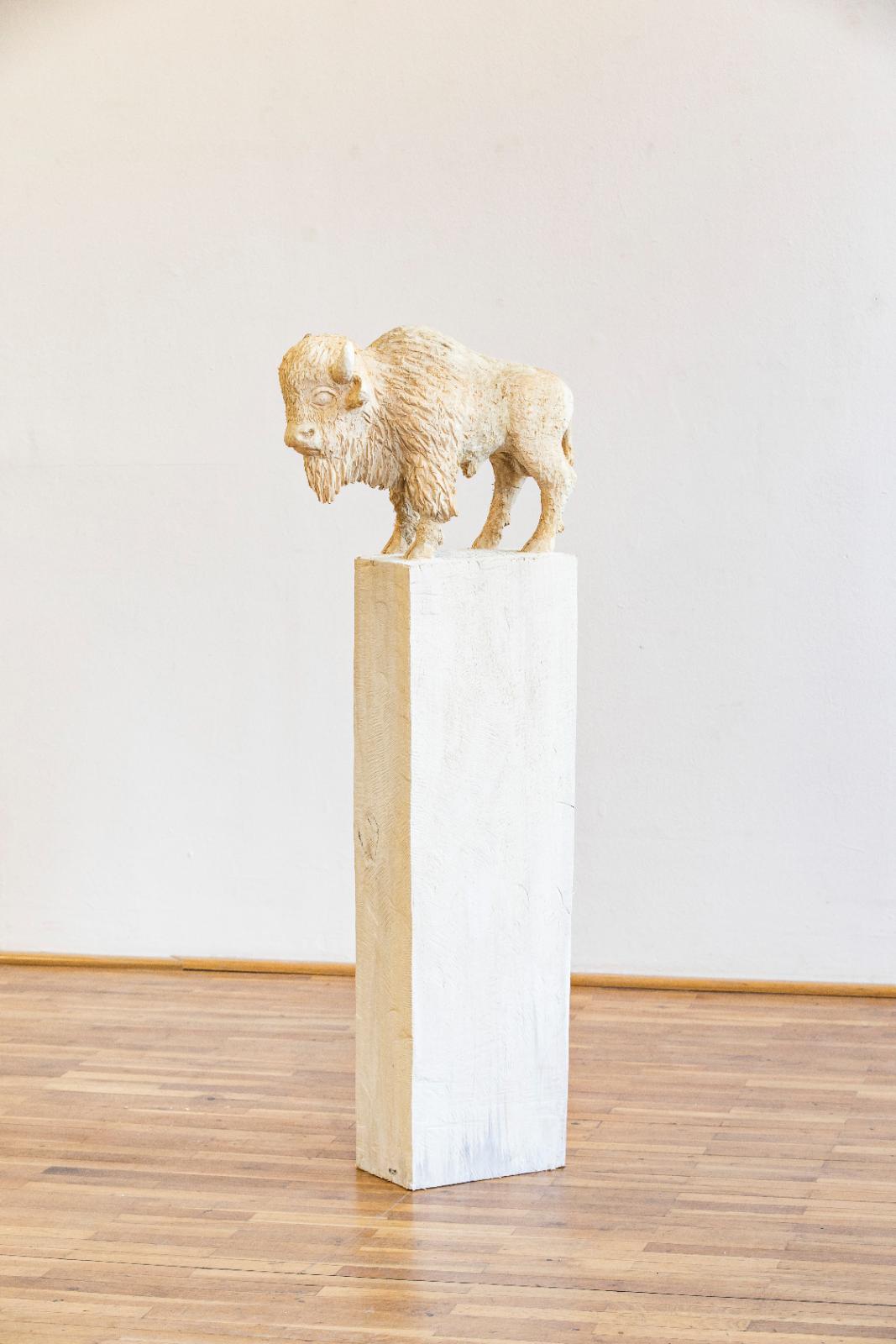 Jan Thomas, Bison , 2017 , Pappelholz, Lasur , Höhe: 131 cm, Preis auf Anfrage, Galerie Cyprian Brenner