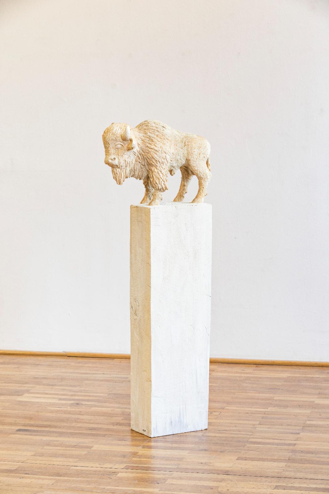 Jan Thomas, Bison , 2017 , Pappelholz, Lasur , Höhe: 131 cm, Preis auf Anfrage, Galerie Cyprian Brenner