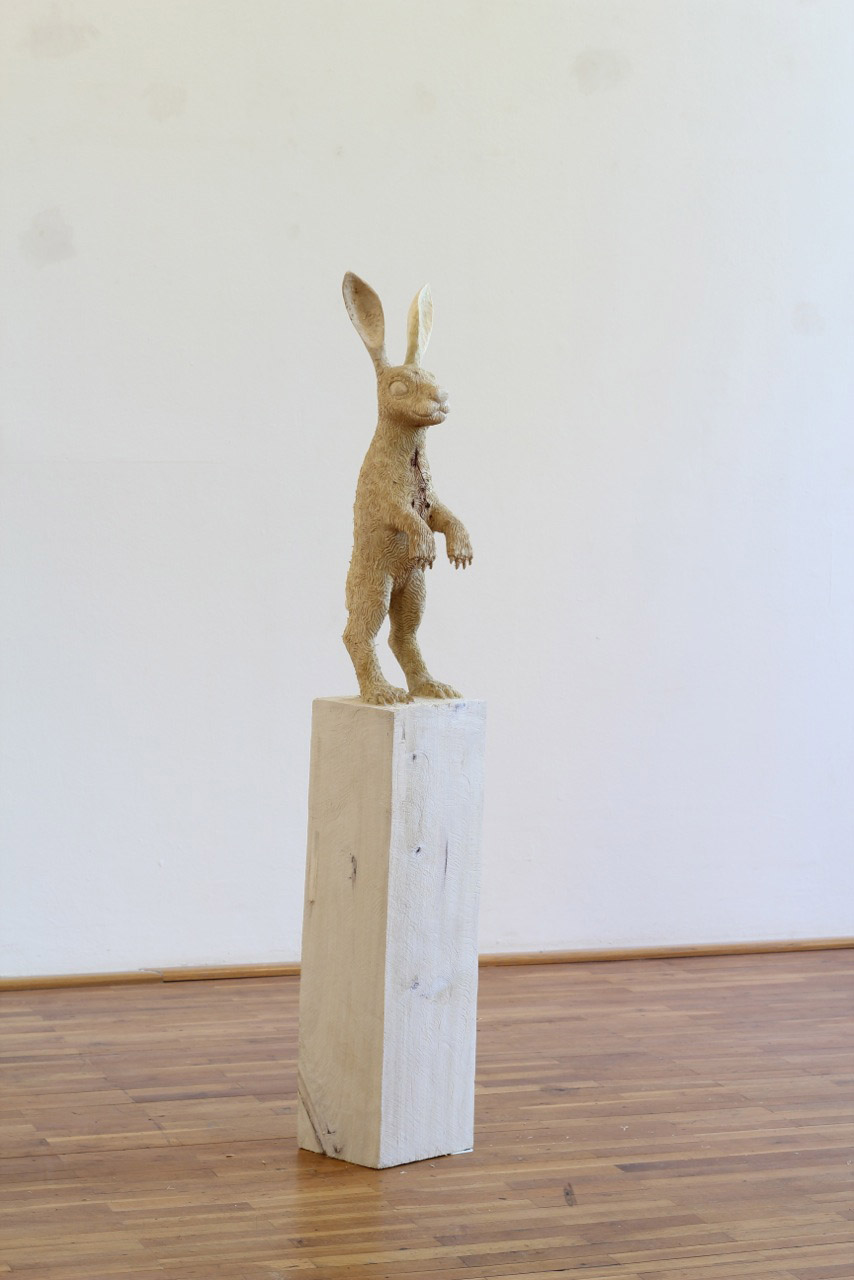 Jan Thomas, Hase, 2018, Pappelholz, Lasur, Höhe: 145 cm, Preis auf Anfrage, thj011kü