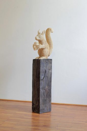 Jan Thoma, Squirrel demon, 2019, Pappelholz, Beize, Höhe: 146 cm, Preis auf Anfrage, thj017kü