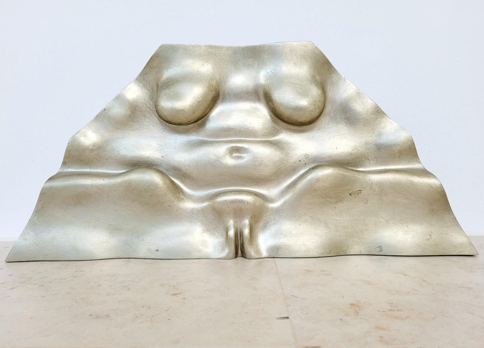 Wilhelm Loth, Relief 25 79 Junge Hexe, 1979, 38 cm x 86,3 cm x 8 cm, Neusilber, Preis auf Anfrage, SüdWestGalerie