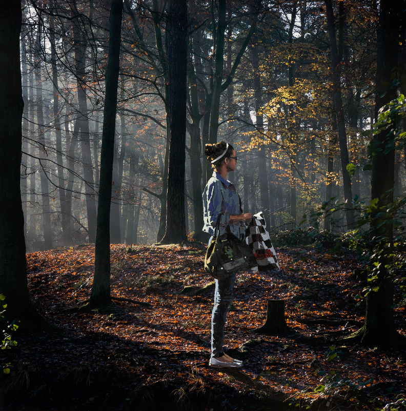 Marc Lüders, Figur 829-1-2, Öl auf Cibachrome Print, 100 cm x 100 cm 2015, Preis auf Anfrage, Galerie Cyprian Brenner