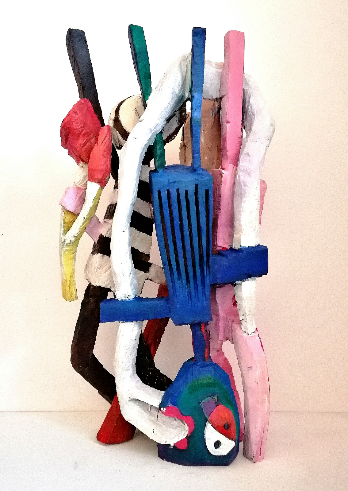 Terence Carr , My Fluffly Little Soul (Rückseite), 2020, Holz, farbig gefasst, 100 cm x 50 cm x 42 cm, - verkauft!