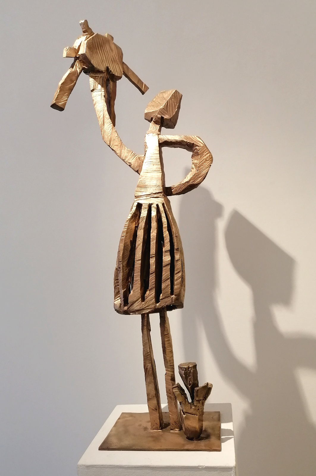 Terence Carr, Sun Goddess, 2021, Bronze, Auflage 7 + 1 e.a., 112 cm x 41 cm x 23 cm, Preis auf Anfrage