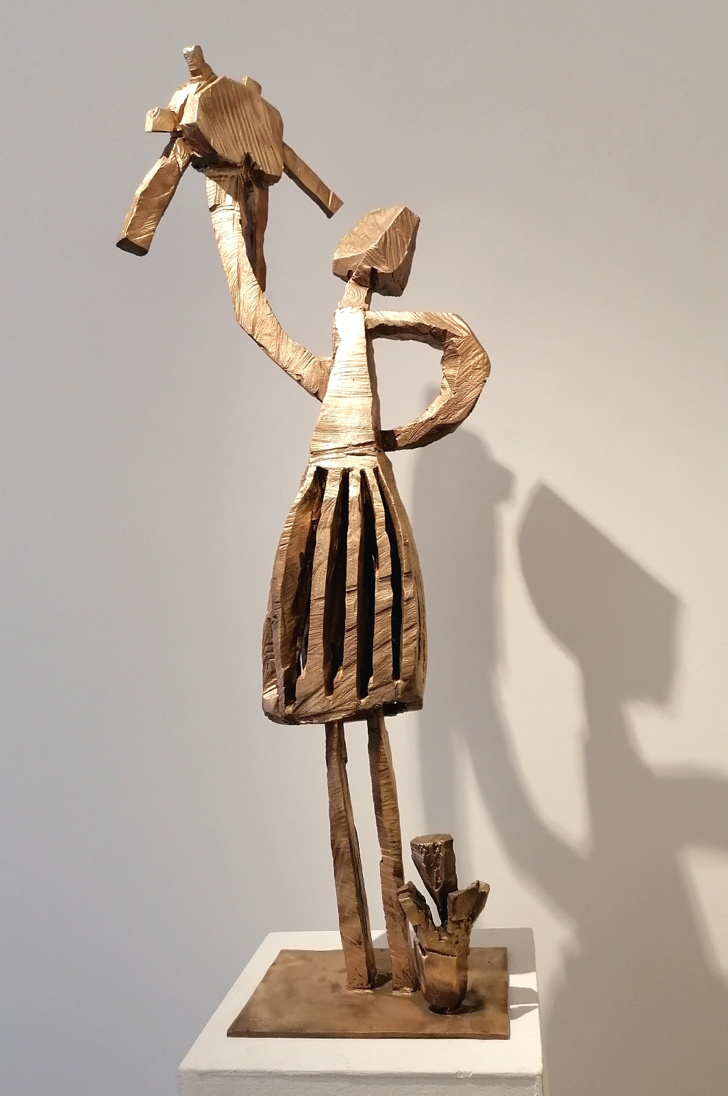 Terence Carr, Sun Goddess, 2021, Bronze, Auflage 7 + 1 e.a., 112 cm x 41 cm x 23 cm, Preis auf Anfrage, SüdWestGalerie