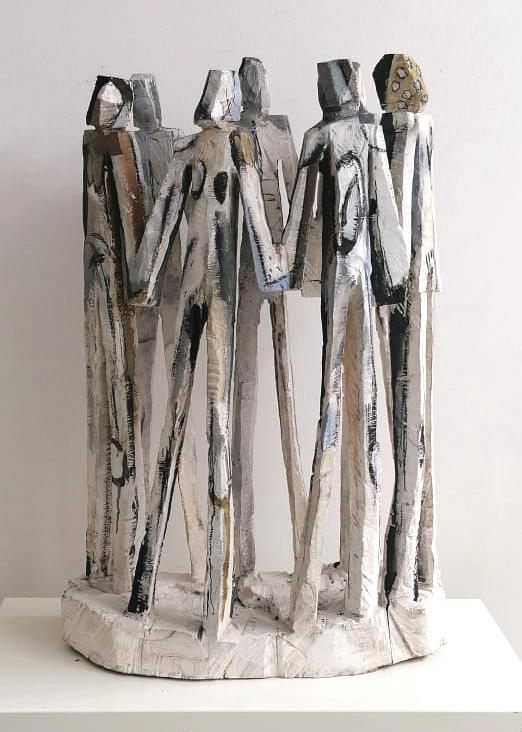 Terence Carr, Count your friends again, 2021, Linde, farbig gefasst, 90 cm x 64 cm x 29 cm, Preis auf Anfrage