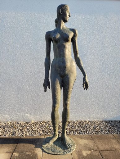 Fritz Nuss, Stehende, 1986 1987, Bronze, 212 cm x 74 cm x 45 cm, SüdWestGalerie