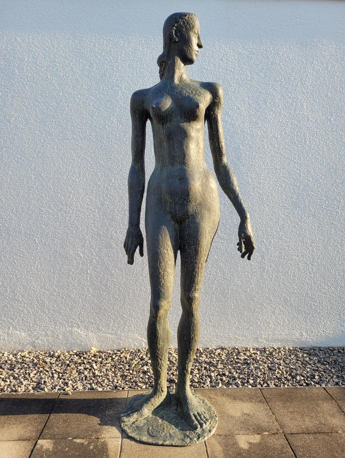 Fritz Nuss, Stehende, 1986 1987, Bronze, 212 cm x 74 cm x 45 cm, Preis auf Anfrage, SüdWestGalerie