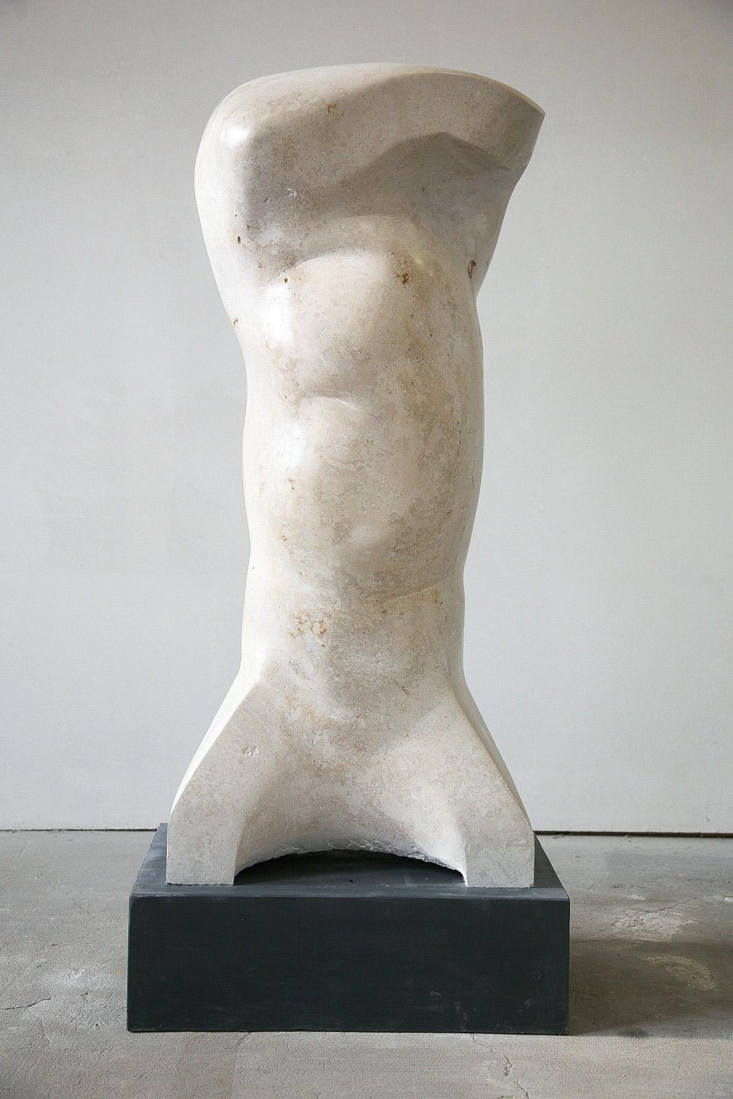 Christoph Traub, Four feet 2, Ansicht 2, 2009, Jura gelb, 125 cm x 30 cm x 55 cm, Preis auf Anfrage, SüdWestGalerie