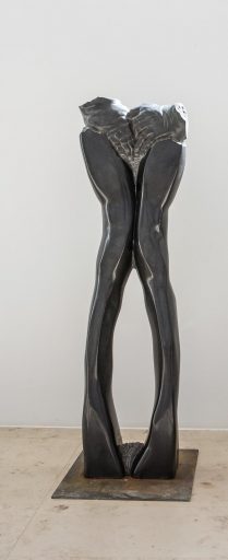 Christoph Traub, Zeuge 1, 2013, Granit, 50 x 20 x 178 cm, Preis auf Anfrage, SüdWestGalerie