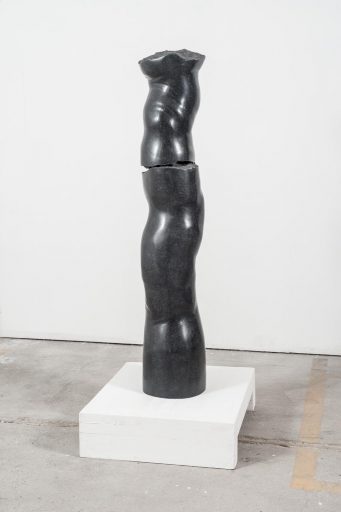 Christoph Traub, Bruch 2-teilig, Ansicht 1, 2017, Granit, 135 x 25 x 25 cm, Preis auf Anfrage, trc007kü