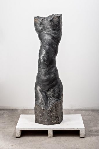 Christoph Traub, Körper, Ansicht 2, Basalt, 147 x 40 x 45 cm, Preis auf Anfrage, trc004kü