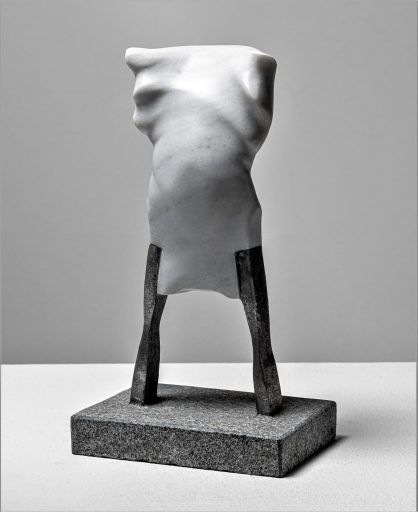 Christoph Traub, Aufrecht I, Ansicht 1, 2020, Marmor/Stahl, 22 x 6 x 10 cm, trc021kü