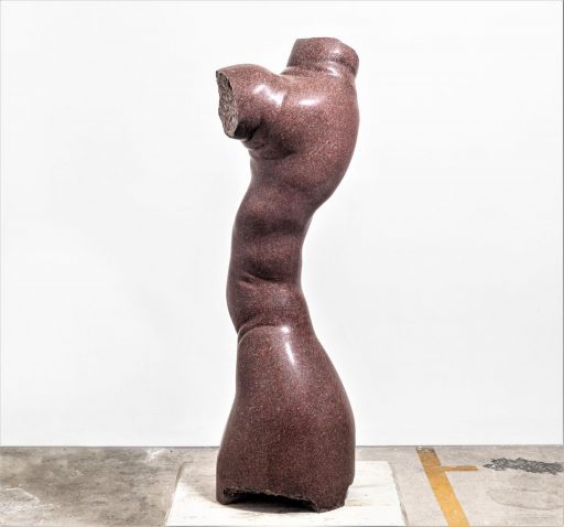 Christoph Traub, SCHWUNG 2, (Ansicht 2), 2021, Granit, 145 cm x 45 cm x 45 cm , Preis auf Anfrage