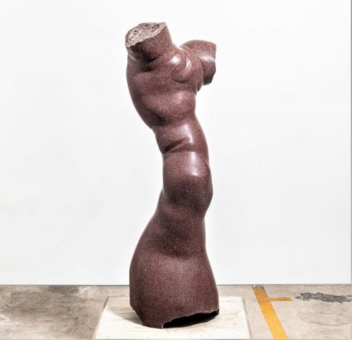 Christoph Traub, SCHWUNG 2, (Ansicht 1), 2021, Granit, 145 cm x 45 cm x 45 cm , Preis auf Anfrage