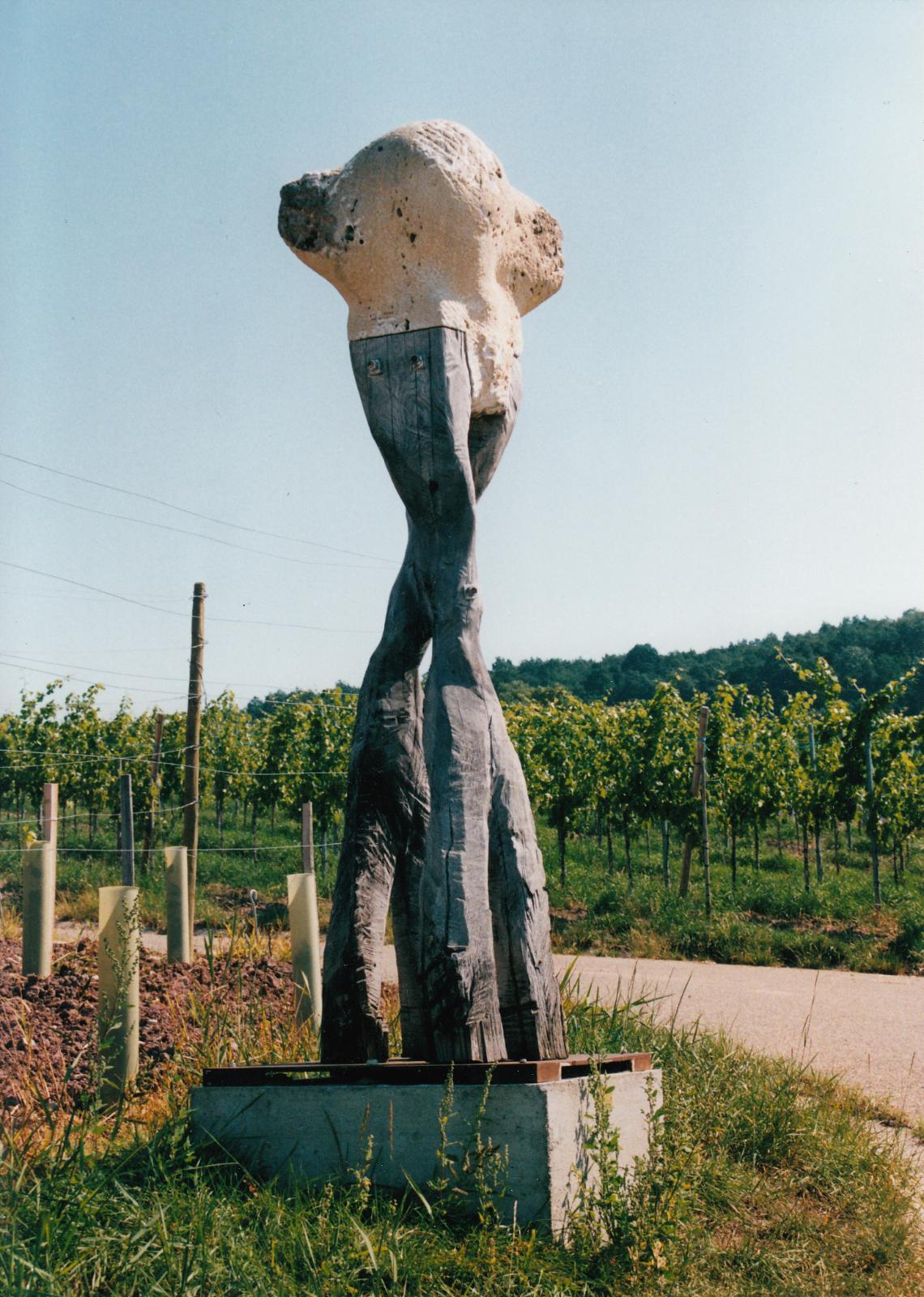 Christoph Traub, Sonde, 1998, Eiche/Sandstein, 220 cm hoch, Preis auf Anfrage, trc019kü