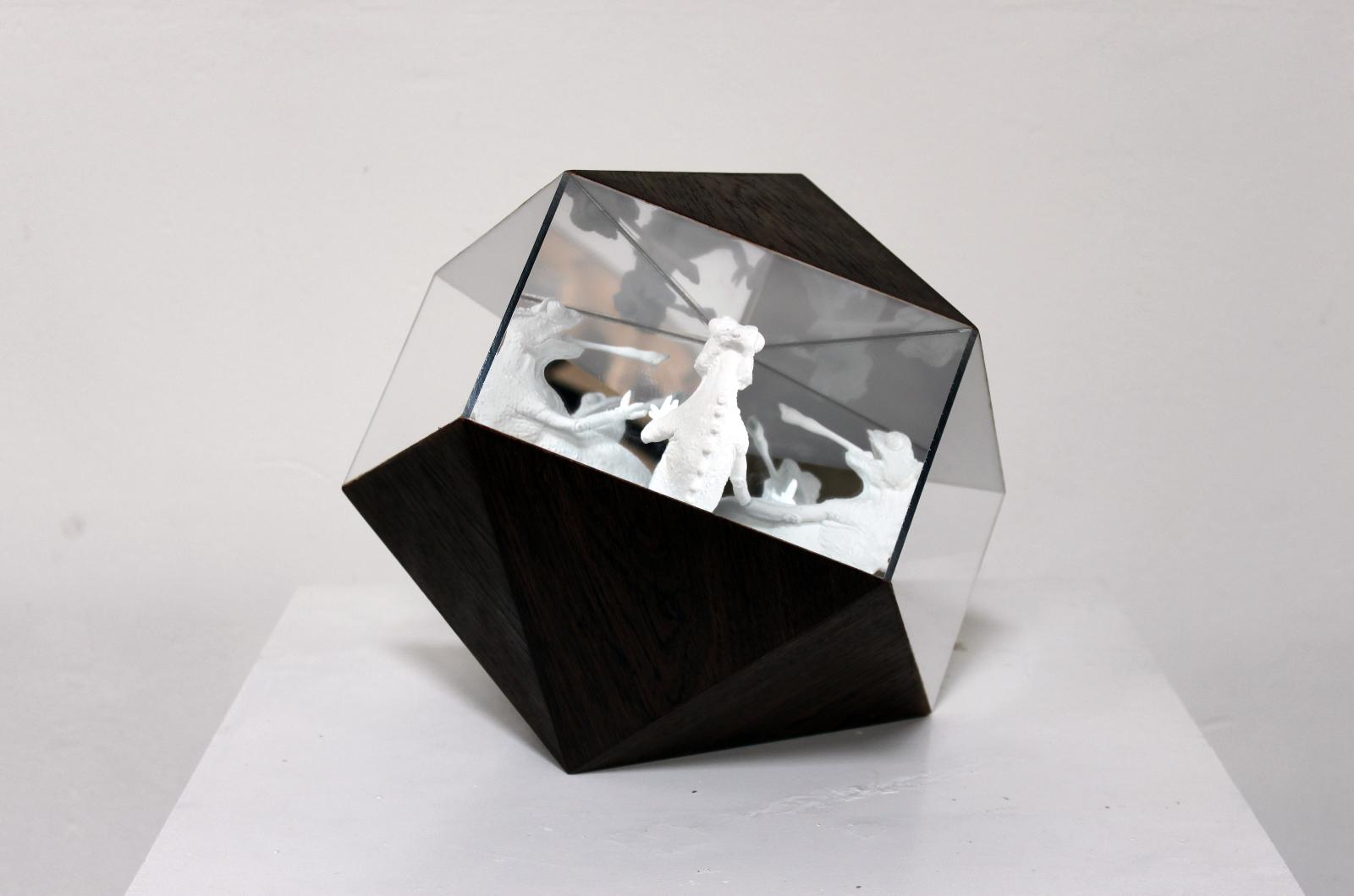 Gregor Gaida, EXE, 2013, Acrylglas, Harz, Holz, 34 cm x 34 cm x 36 cm, Preis auf Anfrage