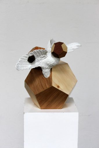 Gregor Gaida, Membran Nektarvogel (Ansicht 1), 2013 , Kunstharz, Holz, 20 cm x 32 cm x 30 cm, verkauft!, Galerie Cyprian Brenner