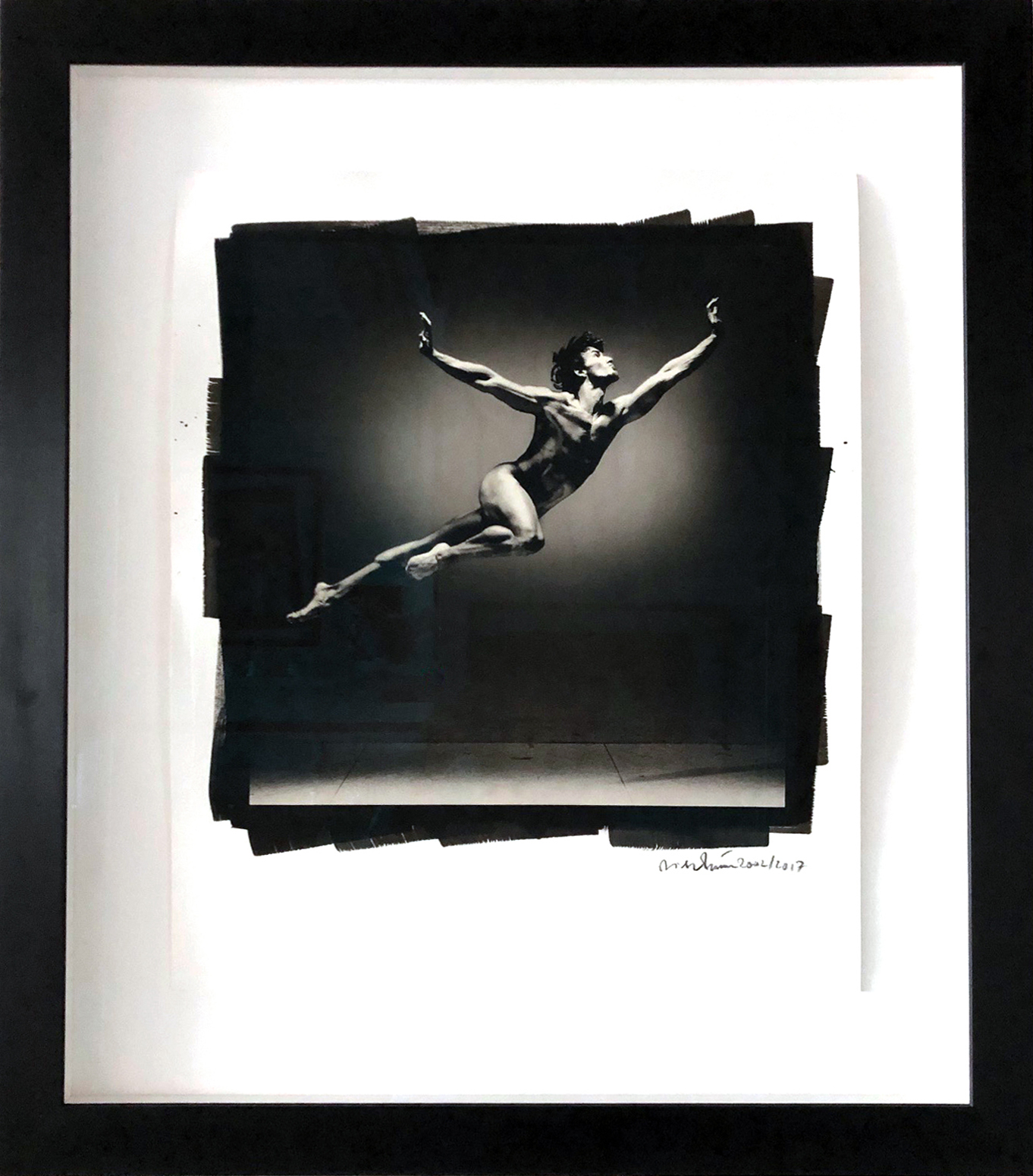 Dieter Blum Michelangelo 2002 Platinum Print 60 cm x 50 cm Distanzrahmen Holz schwarz inkl. Glasscheibe  85 cm x 75 cm x 4 cm Auflage: 1/6  Signatur auf Print Preis auf Anfrage