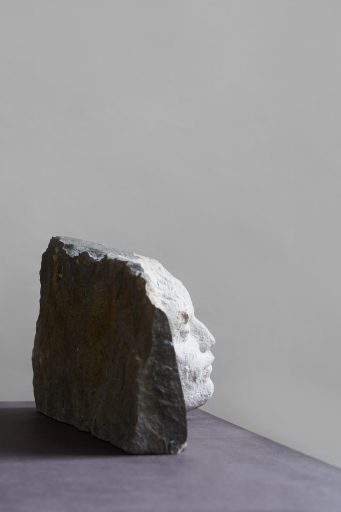 Laura Eckert, Rock (Profilansicht), 2021, Untersberger Marmor, natürliche Verwitterung, 69 cm x 26 cm x 30 cm, Preis auf Anfrage , Galerie Cyprian Brenner