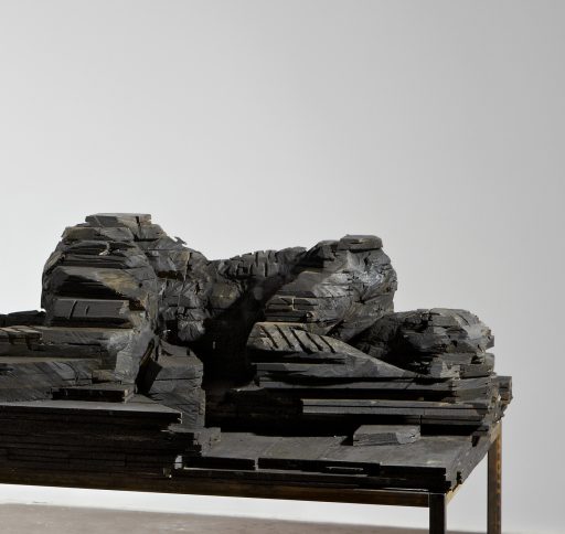 Laura Eckert, Signs of Sleep (Ausschnitt), 2013, Eichenparkett, Eisengestell, Beize, Kreide, 70 cm x 220 cm x 120 cm, Preis auf Anfrage, Galerie Cyprian Brenner