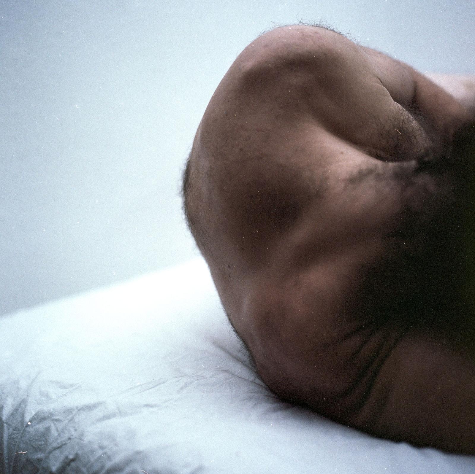 Laura Lacrampe, HAUT.4, 2020, analoge Farbfotografie (Handabzug, signiert), 48 cm x 48 cm, Preis auf Anfrage, SüdWestGalerie