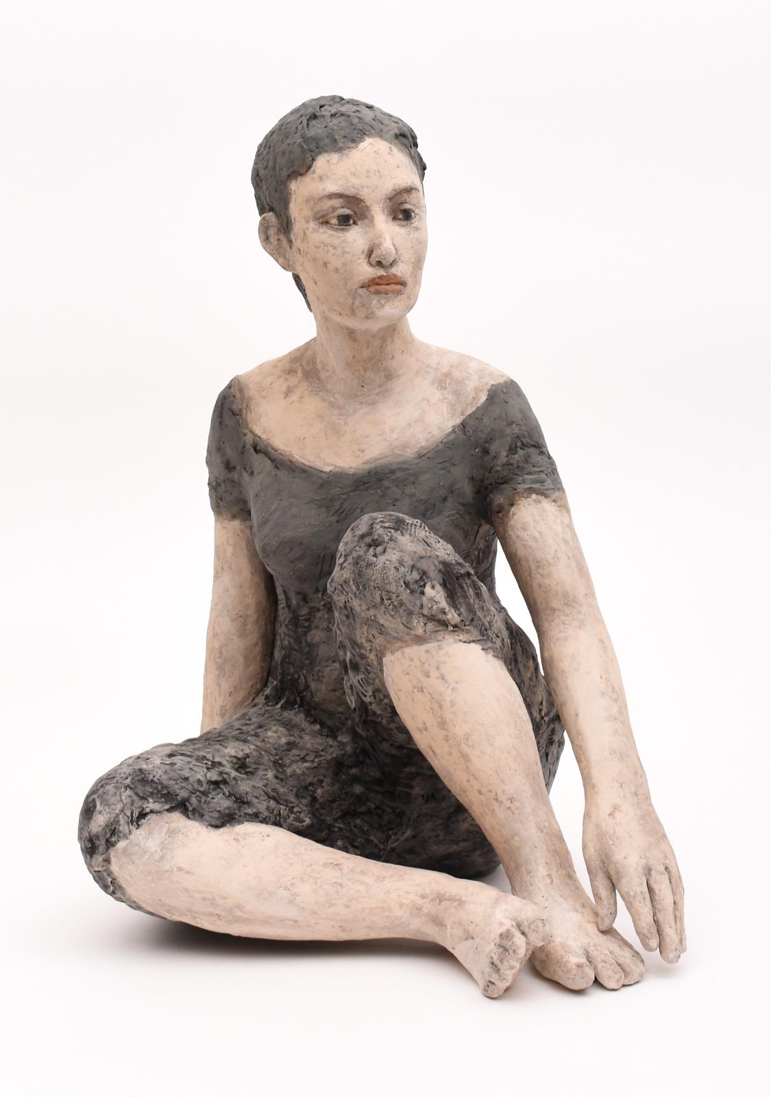 Silvia Siemes, Bleiben, Warten 0707262, 2026, Höhe 51cm, Terrakotta, Preis auf Anfrage, Galerie Cyprian Brenner
