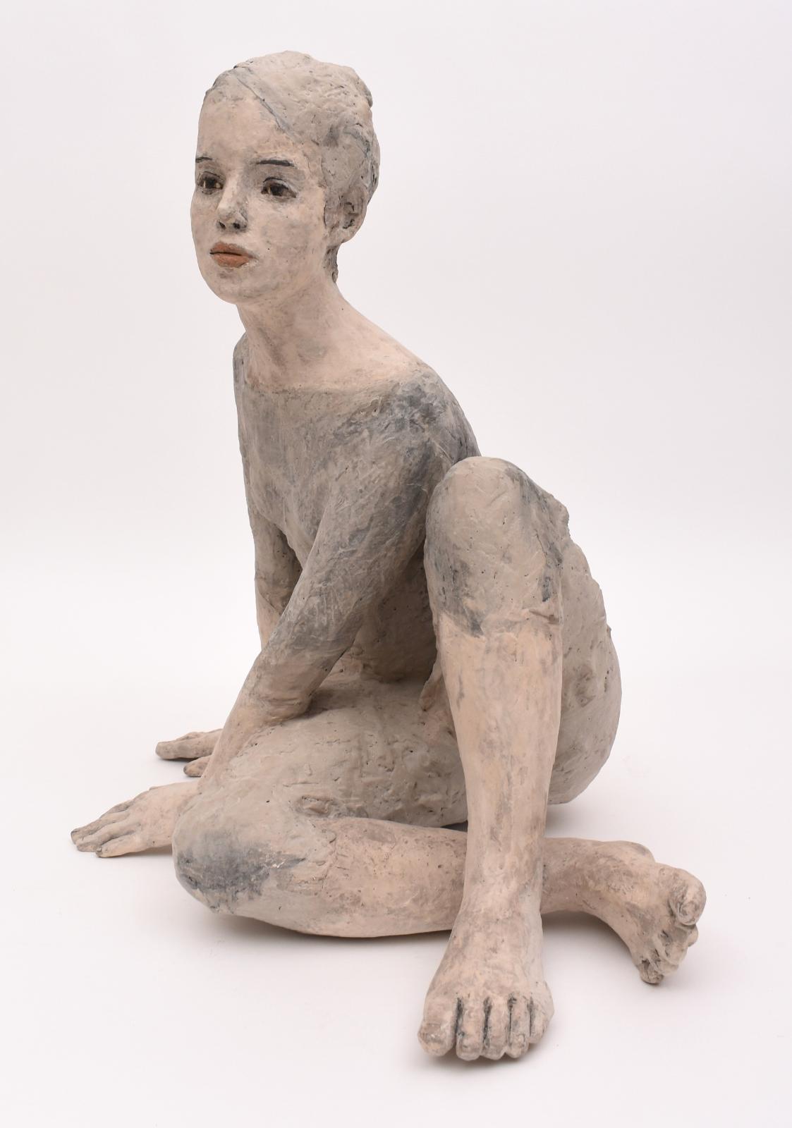 Silvie Siemes, Bleiben, Warten, 260726, 2026, Höhe 49 cm, Terrakotta, Preis auf Anfrage, Galerie Cyprian Brenner